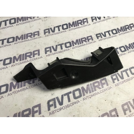 Кронштейн переднього бампера VW Passat B6 SN 2005-2010 3C0807505